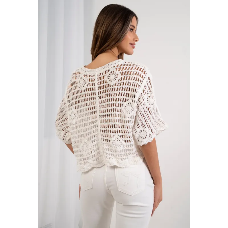 Krótki kardigan boho z kwiatowym haftem