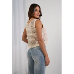 Ażurowa kamizelka z haftem kwiatowym i guzikami