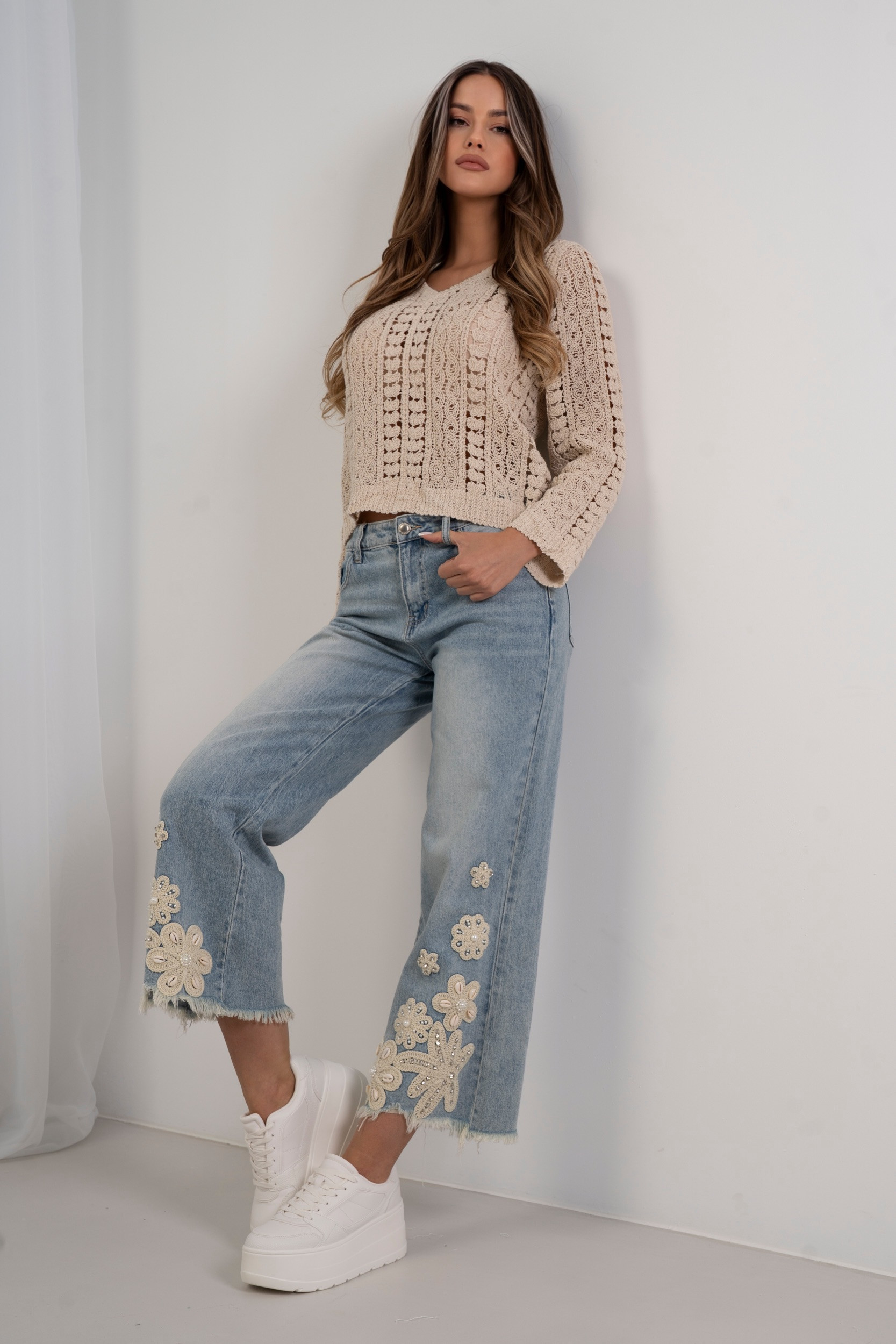 Ażurowy sweter boho o ozdobnym splocie