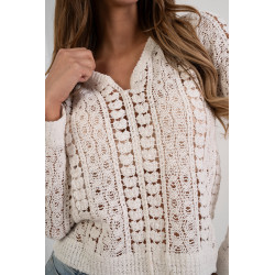 Ażurowy sweter boho o ozdobnym splocie