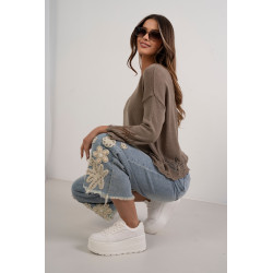 Lekki sweter z ażurowym wykończeniem u dołu