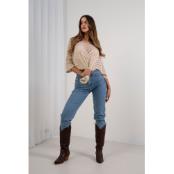 Ażurowy sweter o luźnym kroju