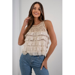 Bluzka z ozdobnym ażurowym dekoltem i falbanami