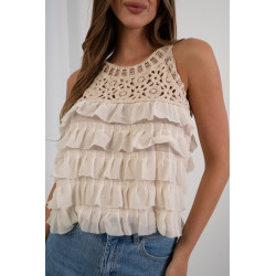 Bluzka z ozdobnym ażurowym dekoltem i falbanami