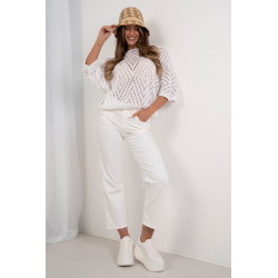 Ażurowy sweter o luźnym kroju