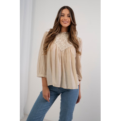 Bluzka z delikatną stójką i ażurowym zdobieniem