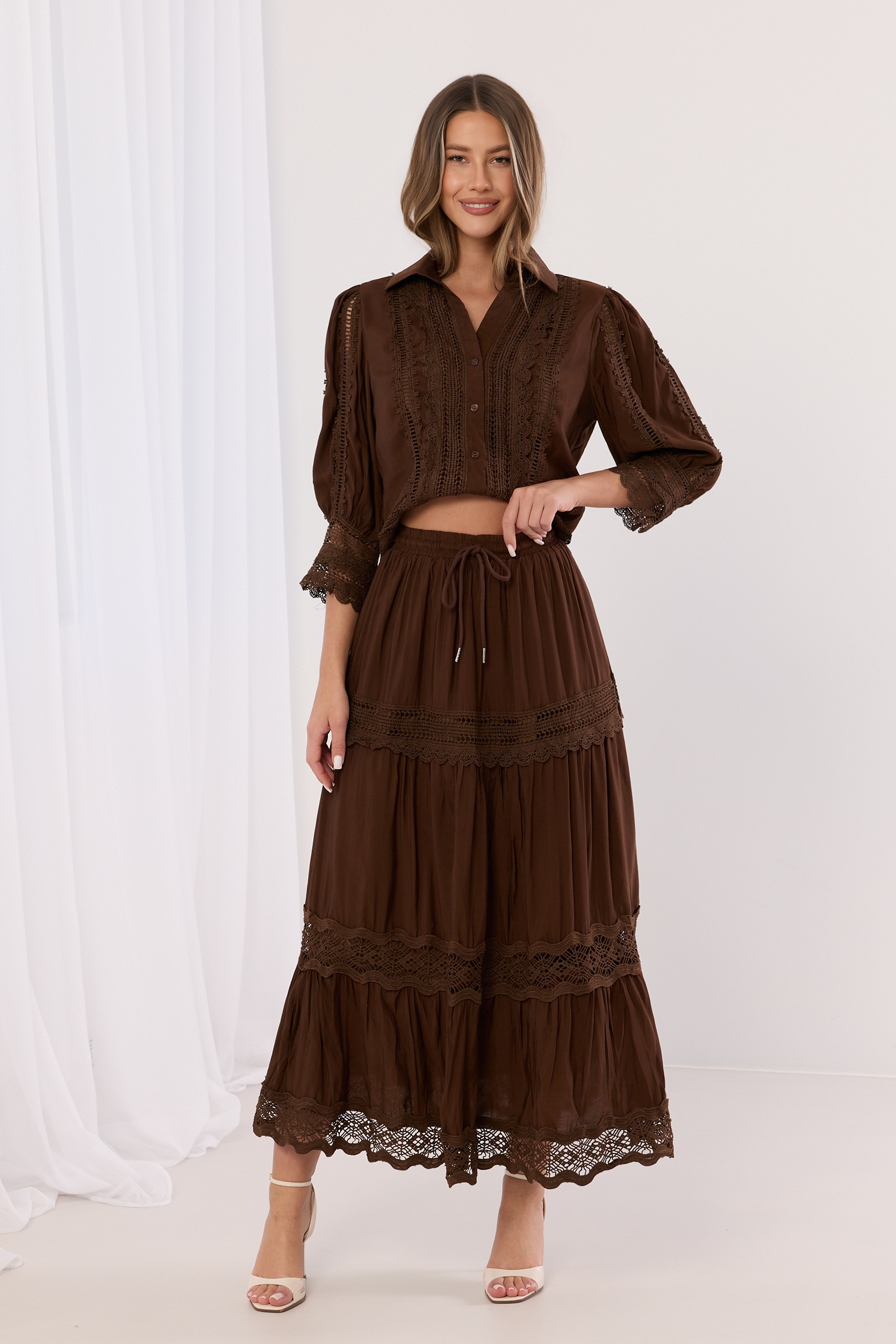 Spódnica boho z haftem i koronkowymi wstawkami