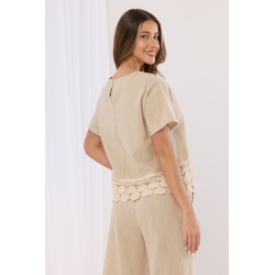 Bluzka z ozdobnym szerokim haftem u dołu