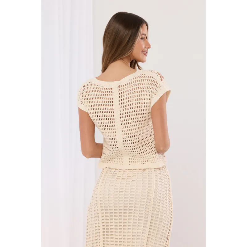 Ażurowa bluzka z haftem kwiatowym i guzikami