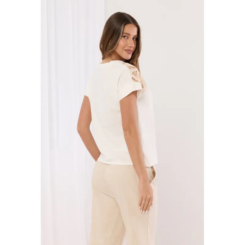Bluzka z ozdobnym ażurowym dekoltem