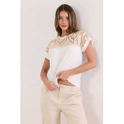 Bluzka z ozdobnym ażurowym dekoltem