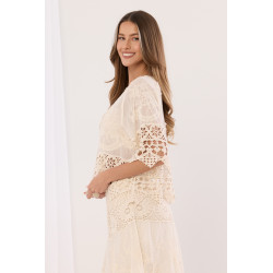 Ażurowa bluzka koszulowa z haftowanymi detalami