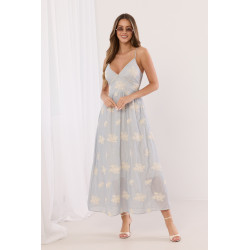 Letnia sukienka maxi w paski z haftowanymi kwiatami