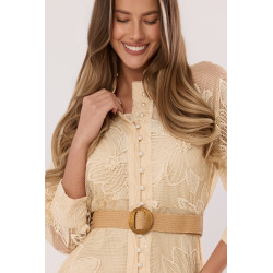 Ażurowa sukienka mini z haftem w kwiaty i paskiem