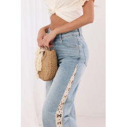 Jeansy wide leg z koronkowym lampasem