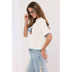 T-shirt z nadrukiem jamnika w ubranku i falowanym brzegiem