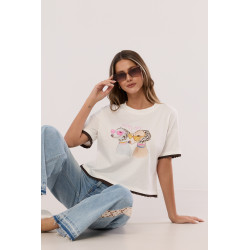 T-shirt z grafiką chartów i ozdobną lamówką