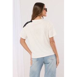 Bluzka z modnym nadrukiem i biżuteryjną koronką