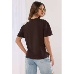 Bluzka z modnym nadrukiem i biżuteryjną koronką