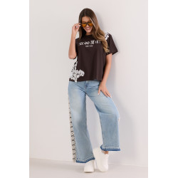 Bluzka z modnym nadrukiem i biżuteryjną koronką