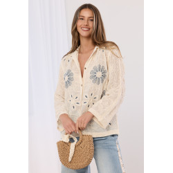 Ażurowa koszula z haftowanymi kwiatami