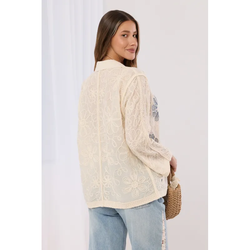 Ażurowa koszula z haftowanymi kwiatami