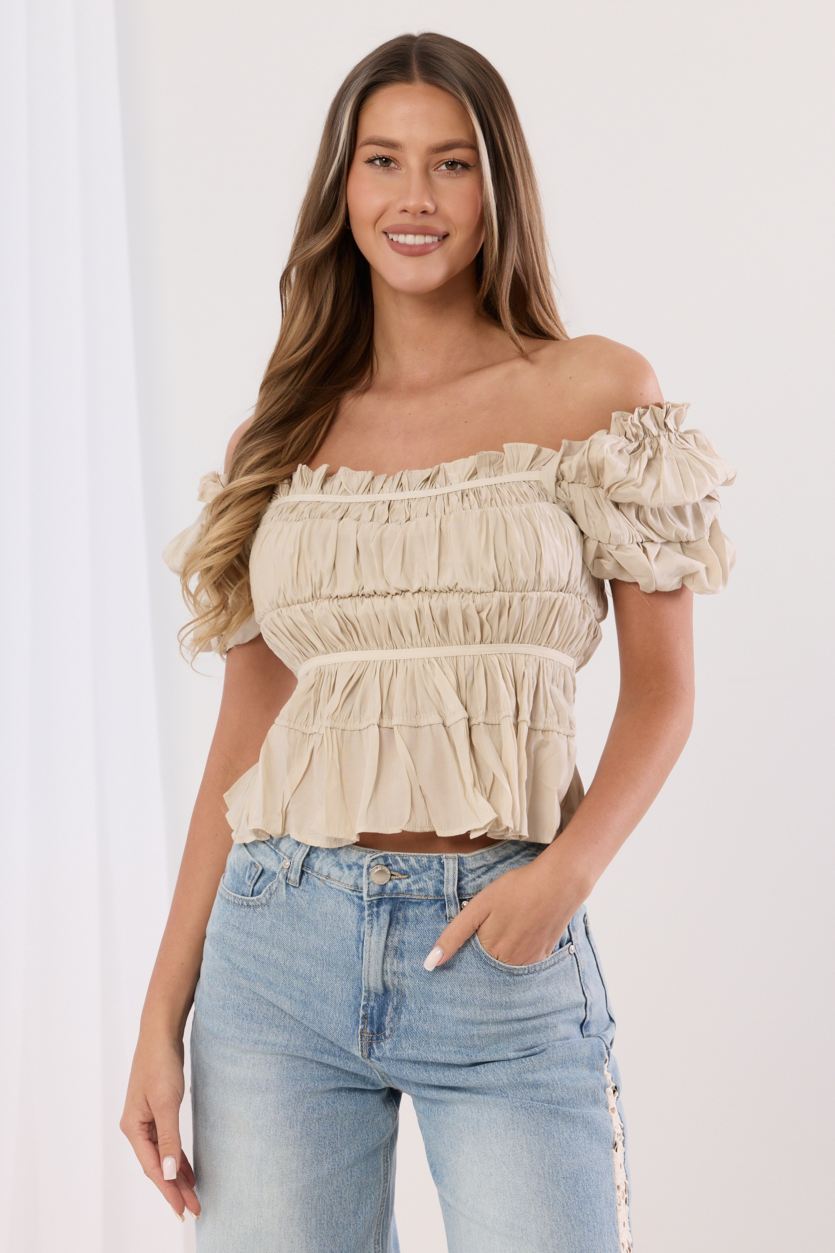 Bluzka z marszczeniami i bufiastymi rękawami