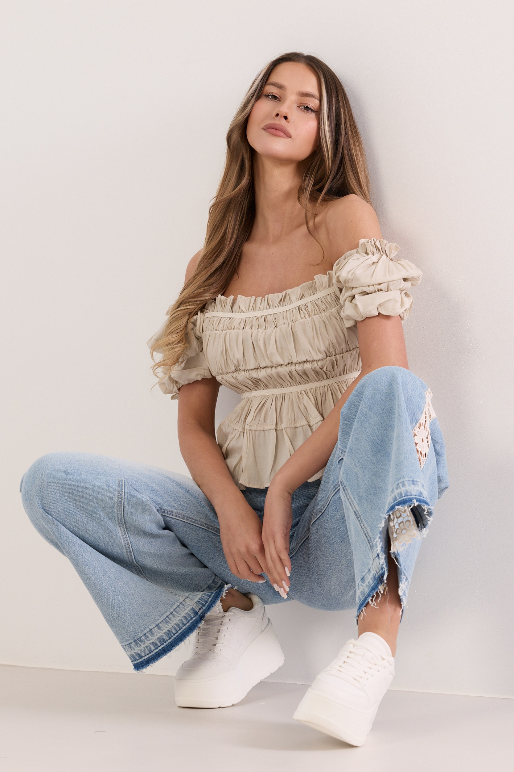 Bluzka z marszczeniami i bufiastymi rękawami