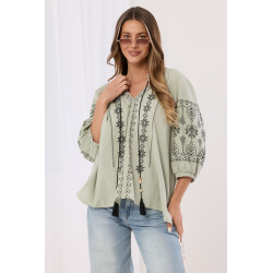 Bluzka boho z haftem i chwostami