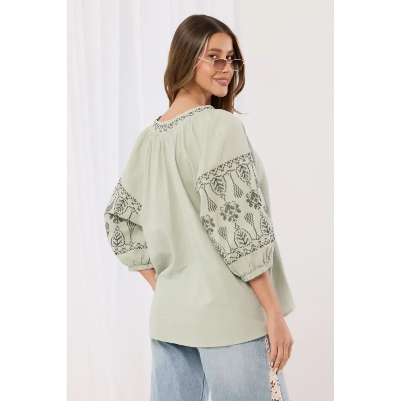 Bluzka boho z haftem i chwostami