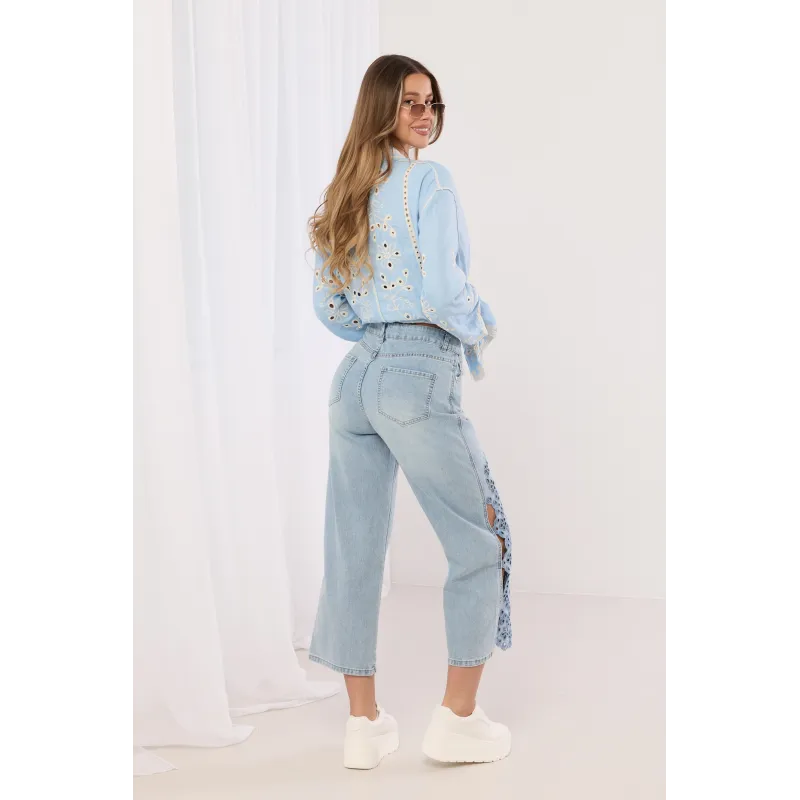 Jeansy z haftem ażurowym i rozcięciami na nogawkach