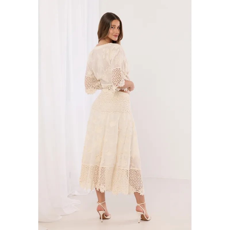 Ażurowy komplet z haftem i aplikacjami florystycznymi