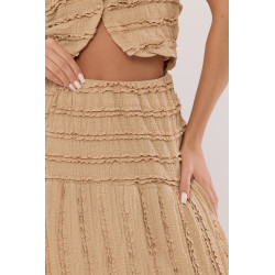 Teksturowany komplet z ozdobnymi falbanami i guzikami