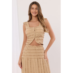 Teksturowany komplet z ozdobnymi falbanami i guzikami