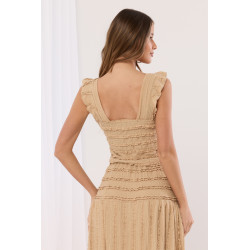 Teksturowany komplet z ozdobnymi falbanami i guzikami