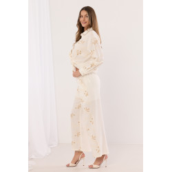 Komplet z teksturowanej tkaniny z roślinnym haftem