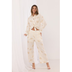 Komplet z teksturowanej tkaniny z roślinnym haftem