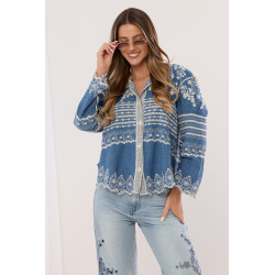 Koszula z bogatym haftem i ozdobnym dołem