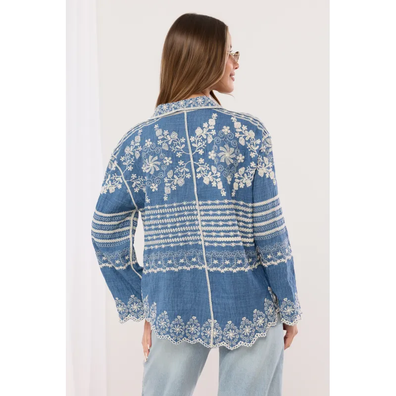 Koszula z bogatym haftem i ozdobnym dołem