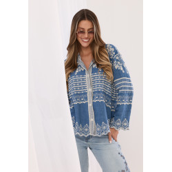 Koszula z bogatym haftem i ozdobnym dołem