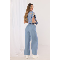 Luźne spodnie z szerokimi nogawkami i ozdobnym paskiem
