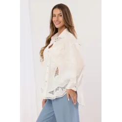 Koszula z haftem ażurowym i asymetrycznym dołem