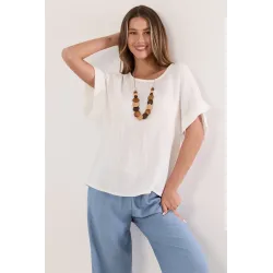 Bluzka o kroju oversize z ozdobnym naszyjnikiem