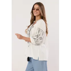 Bluzka boho z haftem i chwostami