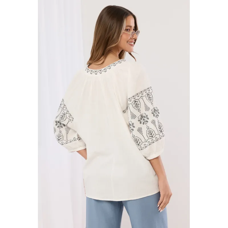 Bluzka boho z haftem i chwostami