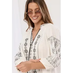 Bluzka boho z haftem i chwostami