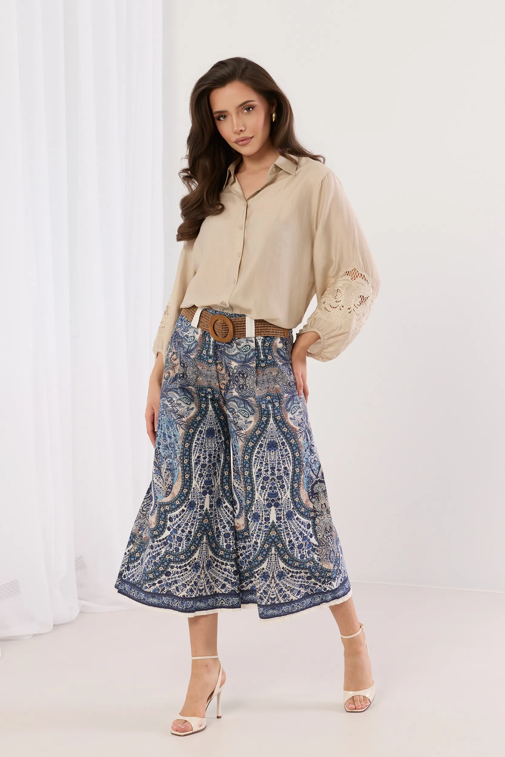 Wzorzyste spodnie kuloty z ozdobnym paskiem