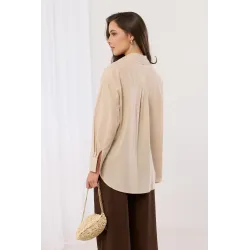 Koszula z haftem ażurowym i asymetrycznym dołem