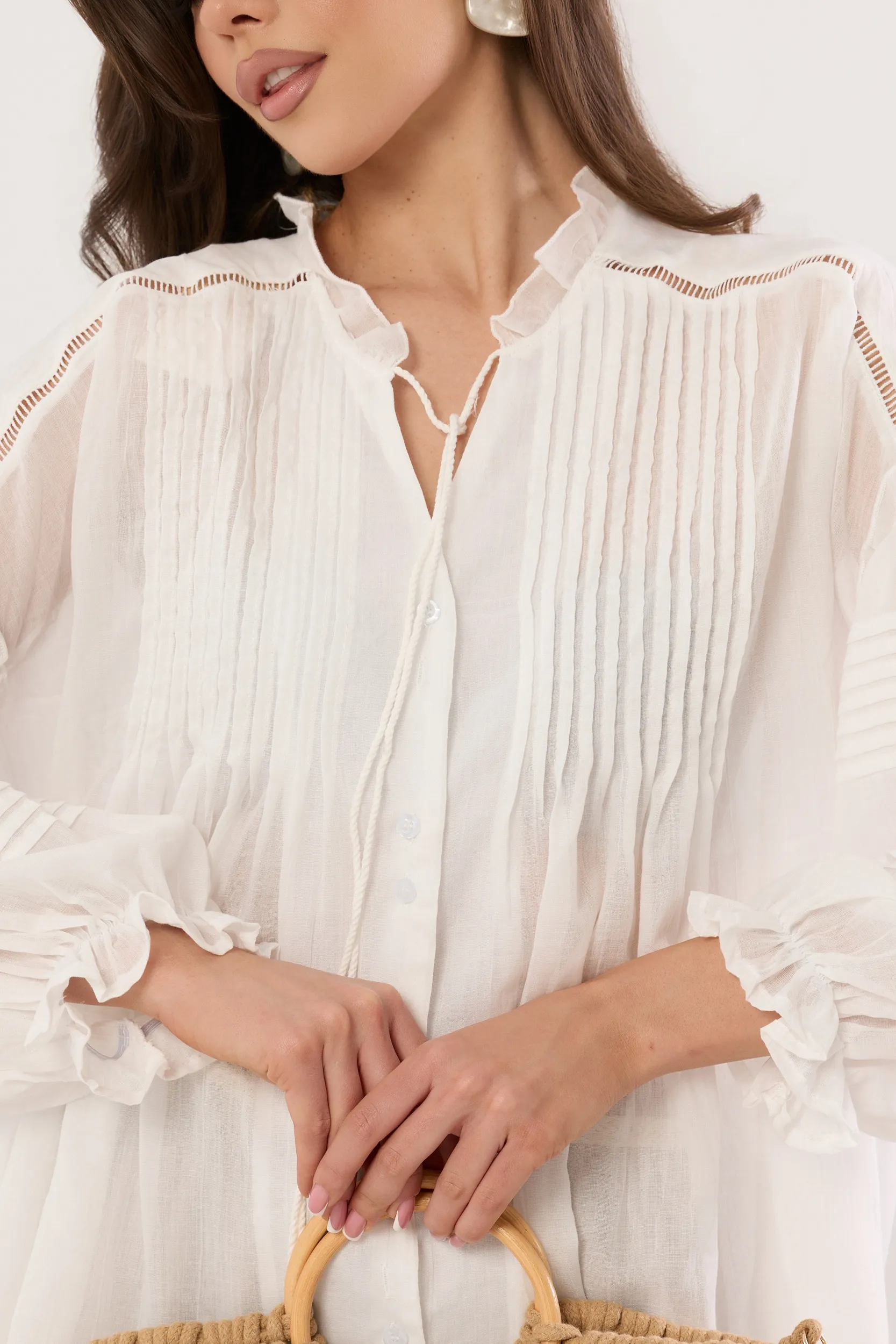 Lekka koszula z ozdobnymi plisami i chwostami