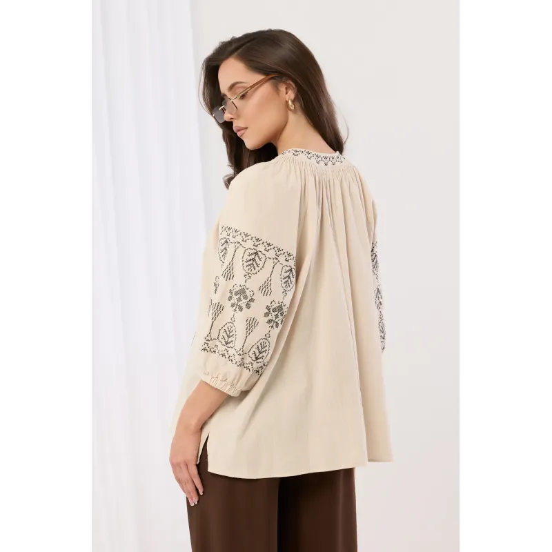 Bluzka boho z haftem i chwostami